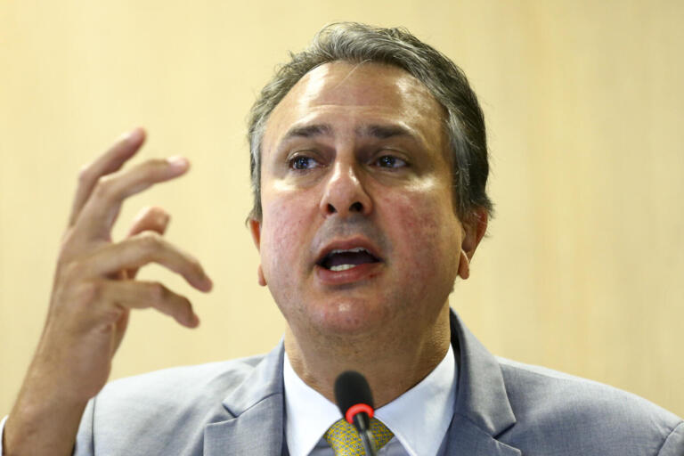 MEC decide suspender cronograma de implementação do Novo Ensino Médio