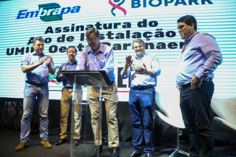 Ato no Inovameat oficializa implantação da Unidade Mista de Pesquisa e Inovação da Embrapa em Toledo