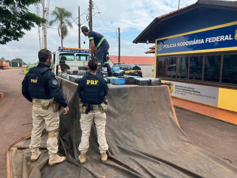 PRF apreende carreta com quase duas toneladas de maconha em Quatro Pontes