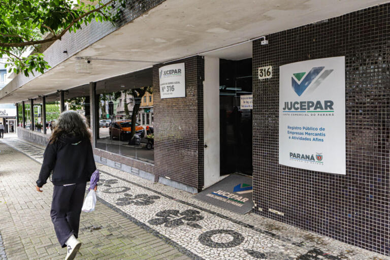 Jucepar atualiza regras de registro empresarial para agilizar abertura de empresas
