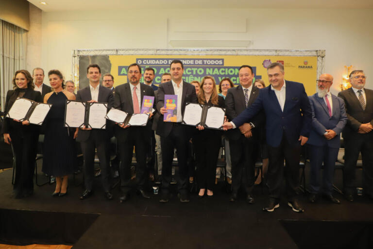 Paraná é o 1º Estado a unir todos os Poderes no Pacto Nacional pela Consciência Vacinal