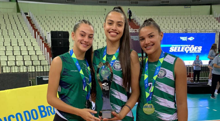 Santa-helenenses são vice-campeãs brasileiras de voleibol na divisão especial