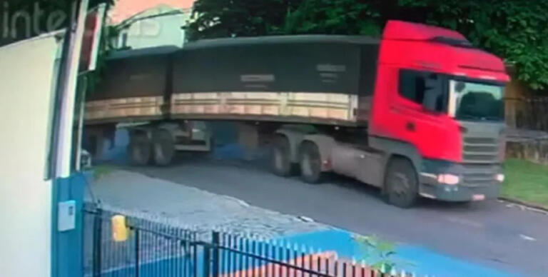 Idoso de 70 anos morre após ser atropelado por carreta bitrem em Cascavel