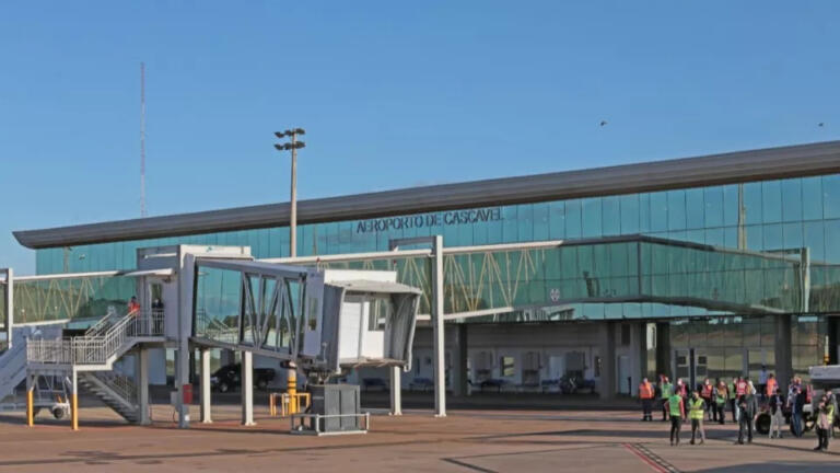 Cascavel recebe título de melhor aeroporto regional do Sul do Brasil