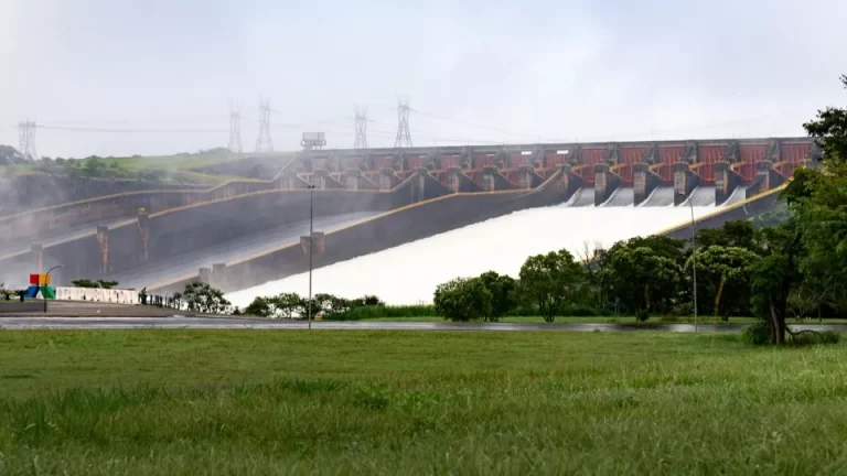 Brasil e Paraguai fecham acordo e tarifa de serviços de Itaipu é fixada US$ 16,71