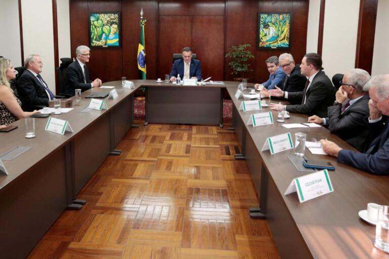 Em Brasília, comitiva do Paraná defende recursos para investimentos no campo