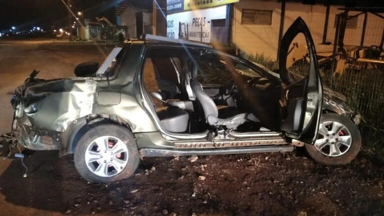 Homem morre após ser ejetado de carro durante capotamento na BR-277