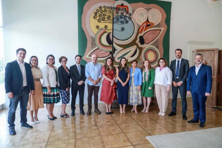 Referência nacional no cuidado aos idosos, Paraná quer expandir parceria com a OMS nessa área