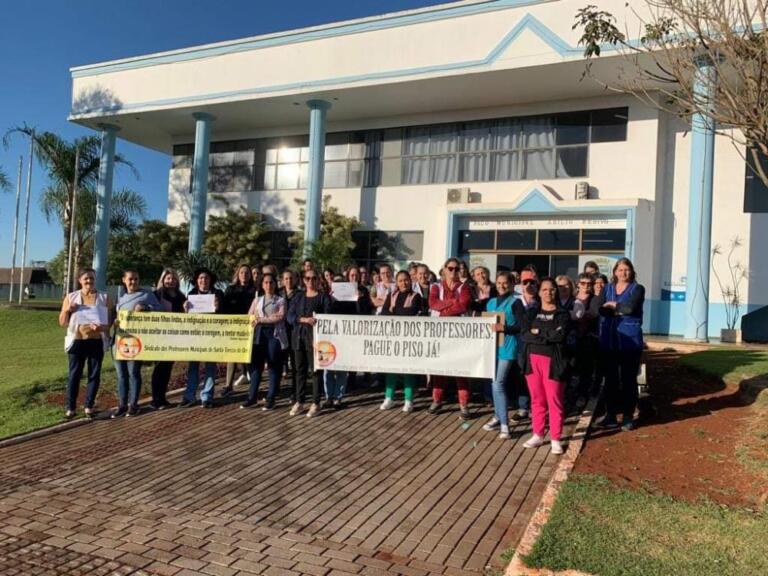 Professores fazem paralisação em Santa Tereza do Oeste