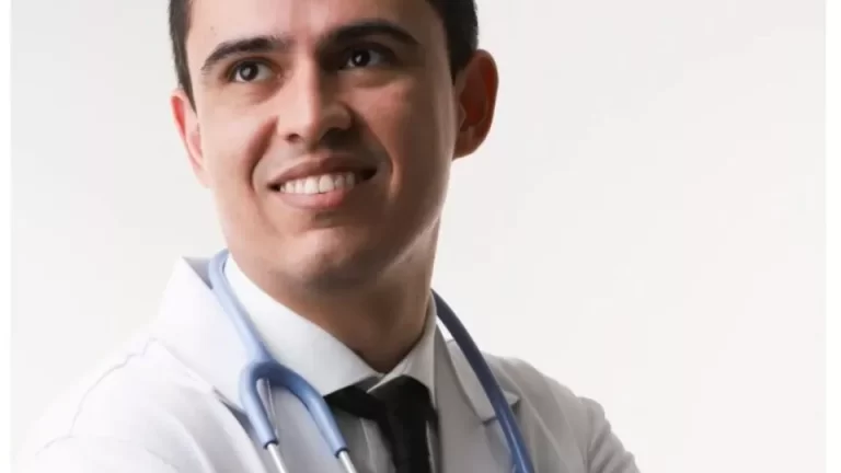 Médico paranaense morre afogado no mar em Florianópolis