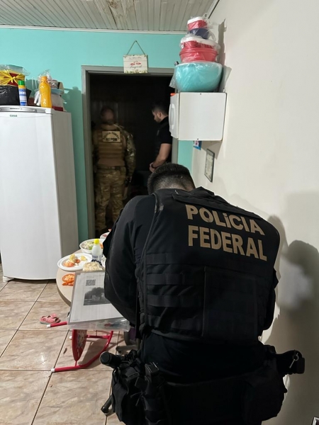 Polícia Federal deflagra operação contra contrabando de cigarros em Guaíra