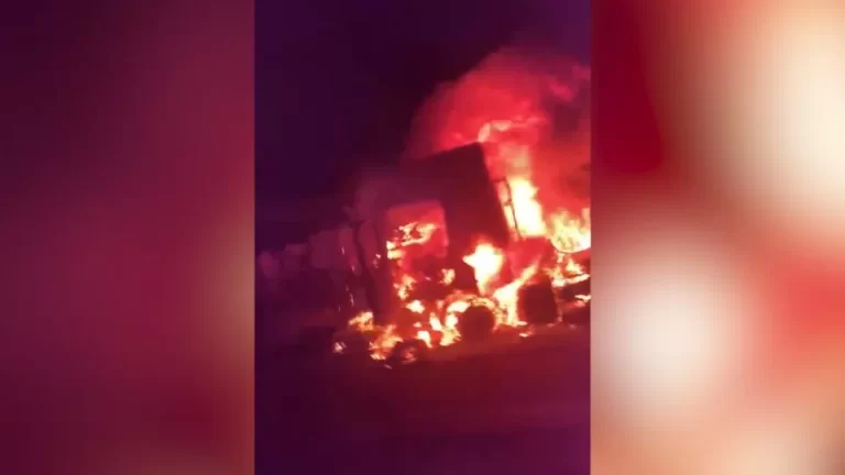 Carreta pega fogo na BR-163 entre Toledo e Marechal  Rondon