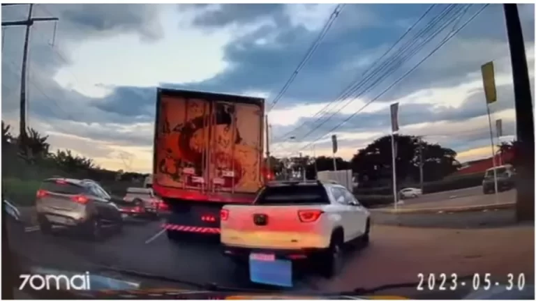 Assista: perseguição termina com 400 quilos de maconha apreendidos e caminhonete recuperada