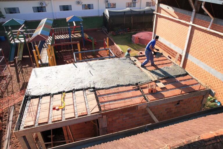 Escola Tiradentes de Mercedes recebe investimentos; são novos banheiros e passarela de acesso