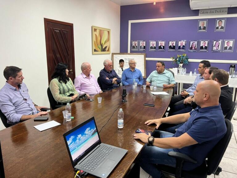 Bakri entrega veículo coletivo e anuncia novos recursos à saúde de Pato Bragado