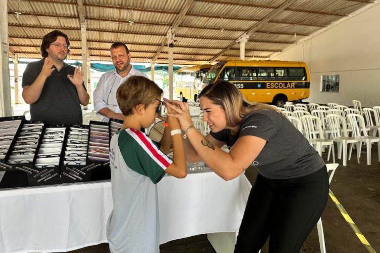 Estado viabiliza exames de visão e doação de óculos a crianças em Marechal Rondon