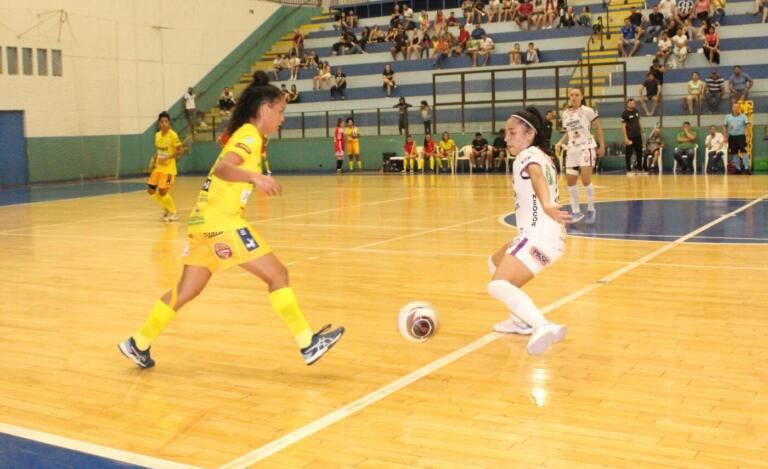 AACC atropela Pato Branco e vence a segunda no Paranaense