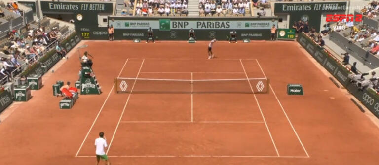 Thiago Wild vence 1º set e Medvedev leva o 2º; eles fazem o 3º set neste momento em Roland Garros