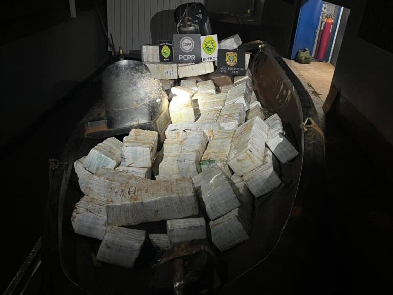 Embarcação carregada com uma tonelada de droga é apreendida em Santa Helena