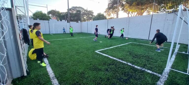 Martin Luther amplia espaço para atividades físicas com quadra sintética