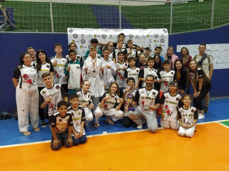 Alunos da Associação Cultural Desportiva Rondonense faturam 49 medalhas na Copa Oeste de Taekwondo