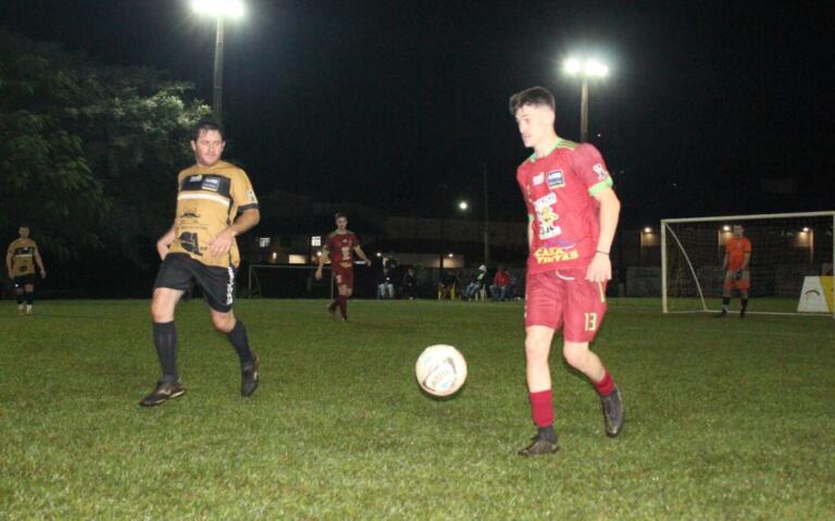 Detalhe Pinturas e Dinacar conquistam a 1ª Copa Amizade AABB/Jaclani Esportes de Futebol Sete