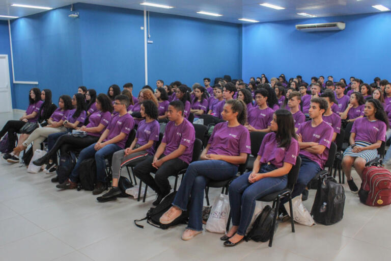 Grupo Prati-Donaduzzi abre processo seletivo com 100 vagas para jovem aprendiz