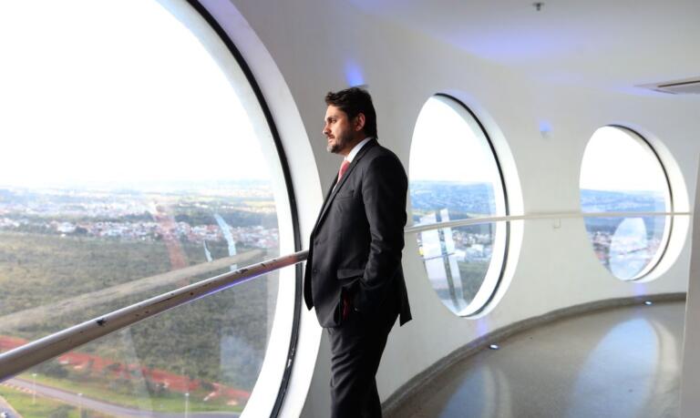 Inclusão digital a jovens de baixa renda é prioridade do governo