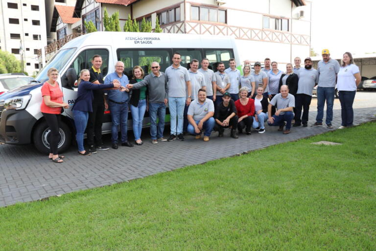 Pato Bragado é contemplado com veículos coletivos à saúde