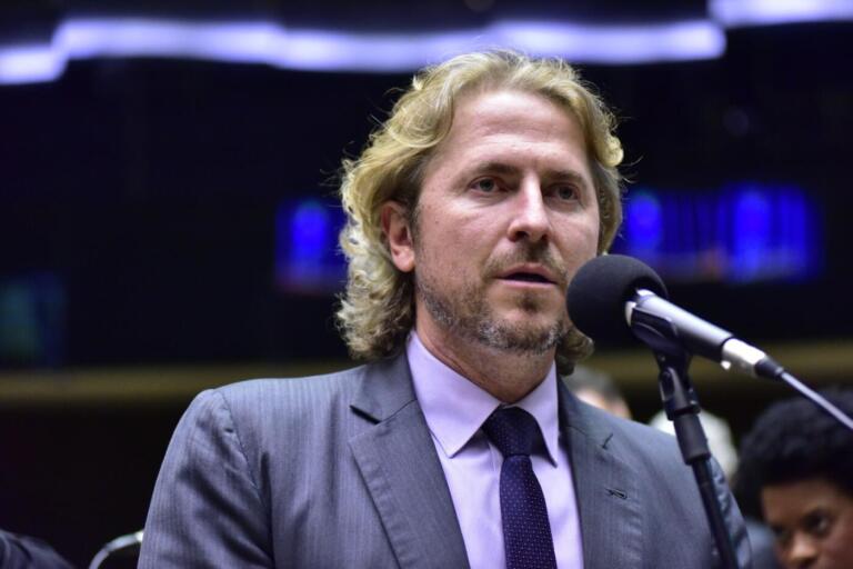 Empresas terão R$ 20 bilhões em crédito do BNDES para inovar negócios, afirma Zeca Dirceu