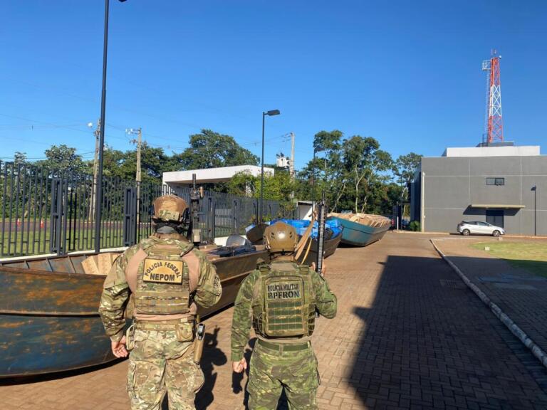 Embarcações com 55 mil pacotes de cigarros contrabandeados são apreendidas em Mercedes