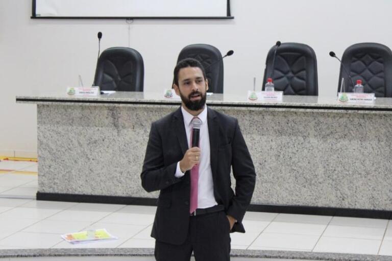 Promotor Caio explica sobre funcionamento da casa de acolhimento de Marechal Rondon