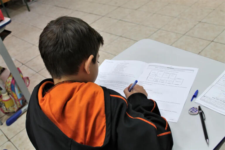 Quatro Pontes promove Arrecadação Solidária de Mochilas como ação complementar ao Cartão Volta às Aulas