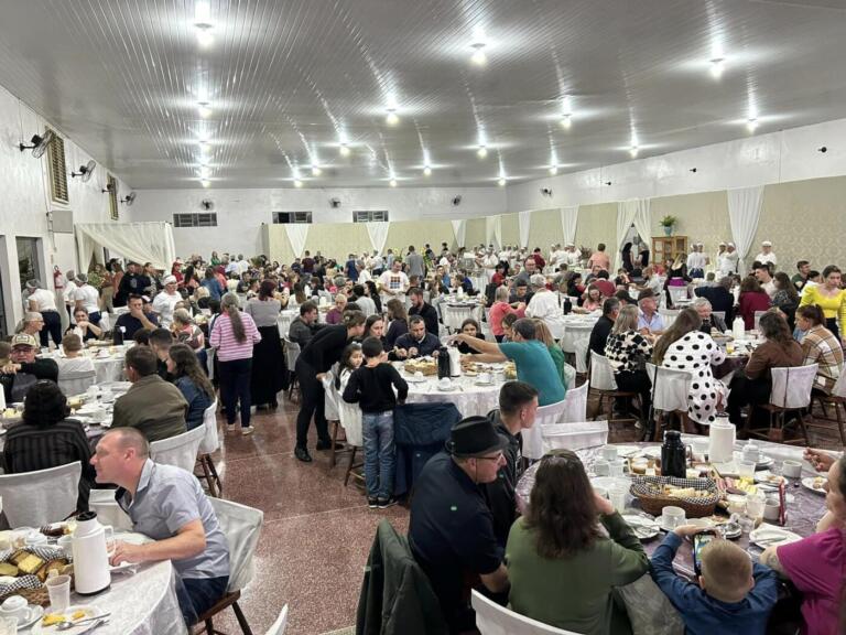 Sucesso marca o Café Colonial de Mercedes