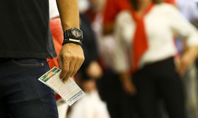 Apostas feitas no Paraná acertam cinco números da Mega-Sena e garantem prêmios de R$ 50 mil