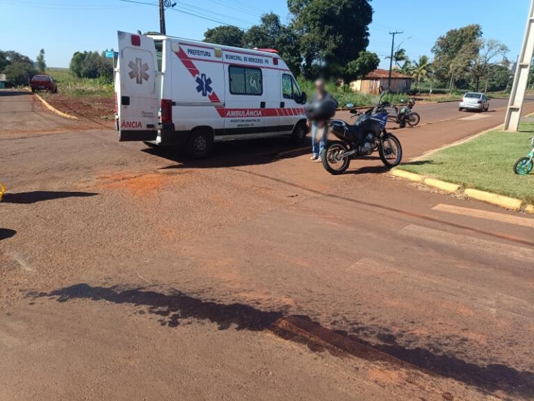 Óleo na pista causa acidente em Mercedes e rapaz fica ferido