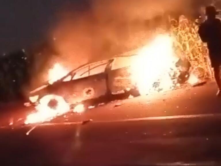 Honda Civic capota e pega fogo no interior de Guaíra; condutor conseguiu sair antes das chamas iniciarem