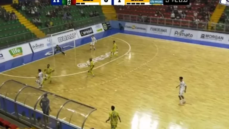 Jogador do Esporte Futuro/Toledo tem perna fraturada em lance violento contra o São Miguel