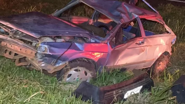 Carro capota e motorista morre na BR-467