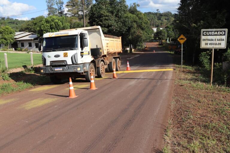 Lombada provisória é instalada na obra do alargamento de ponte
