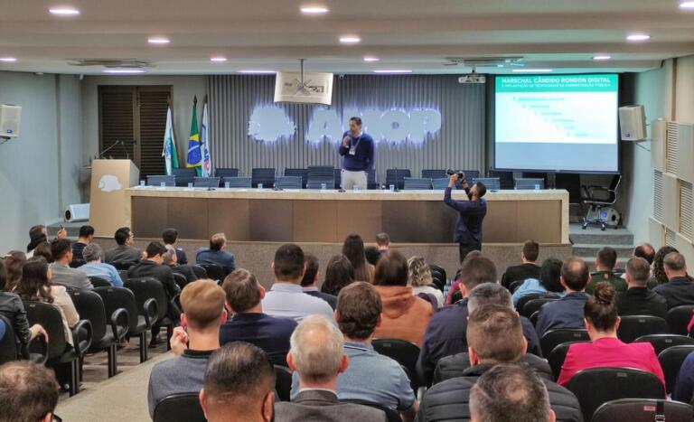 Prefeito Marcio Rauber recebe o título de Prefeito Inovador 2023 do Oeste Paranaense