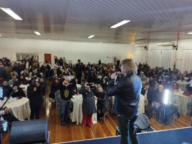 Zeca Dirceu realiza festa de aniversário solidária com lideranças de Cascavel e região