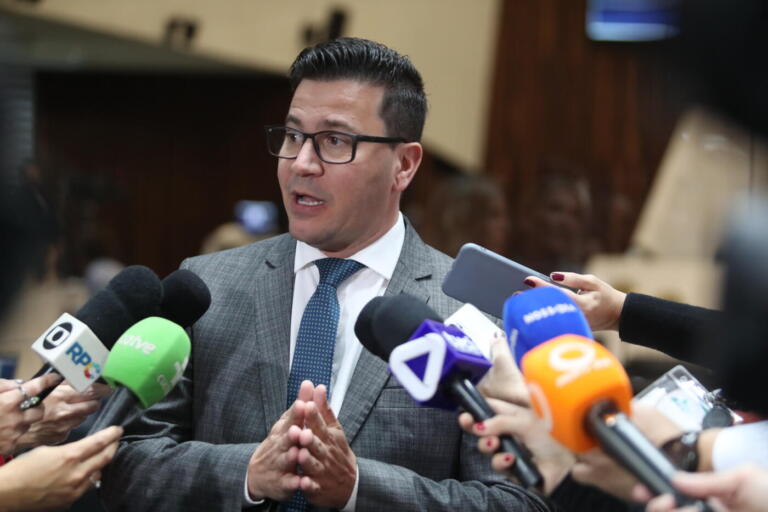 Deputado Arilson Chiorato começa coleta de assinaturas para CPI da Copel