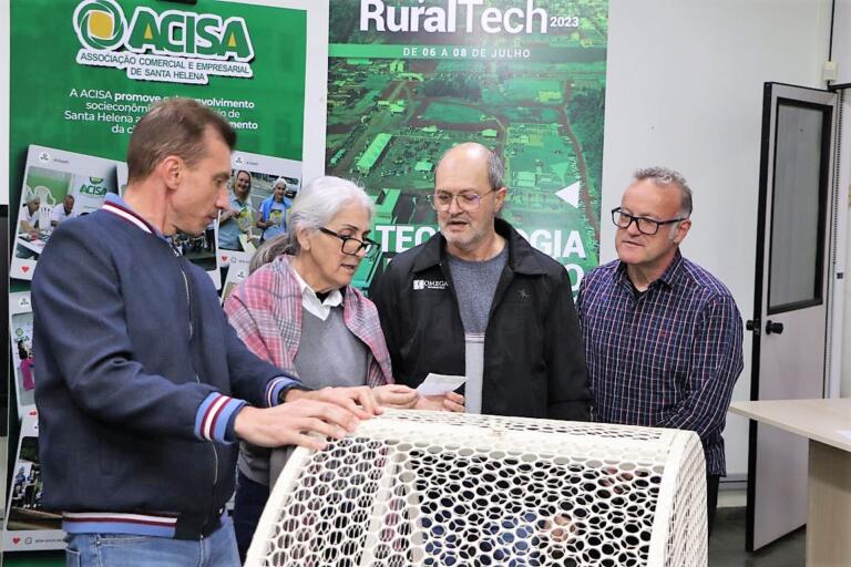 Consumidores de Santa Helena são premiados com R$ 7 mil em promoção do Dia dos Namorados