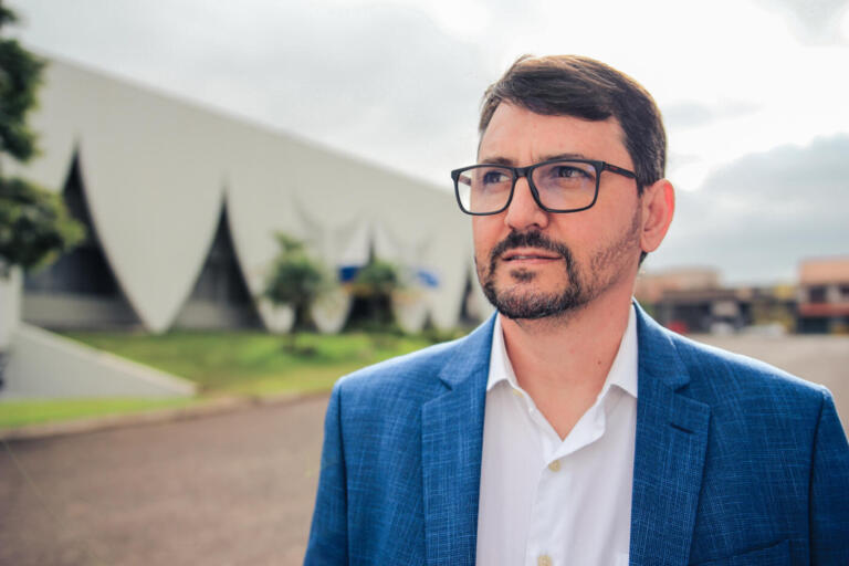 “A partir do próximo ano letivo todos os cursos terão na grade curricular a extensão universitária”, diz reitor da Unioeste