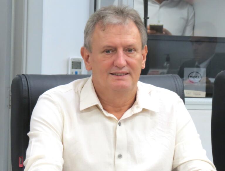 Vereador Carlinhos Silva cobra ações para combater crise vivida por produtores de leite