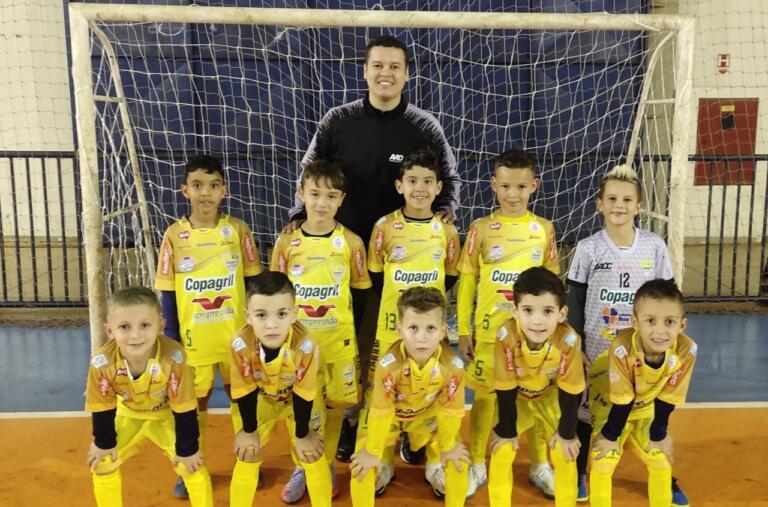 Sub-8 da AACC avança para 3ª fase do Paranaense