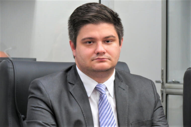 Arion Nasihgil questiona demora excessiva em exames na rede municipal de saúde