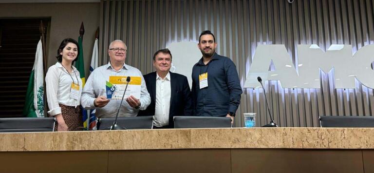 Prefeito Leomar Rohden recebe título de Prefeito Inovador do Oeste Paranaense