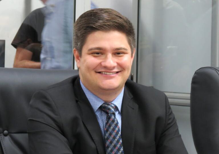 Arion Nasihgil questiona demora no início da revitalização do Lago Municipal